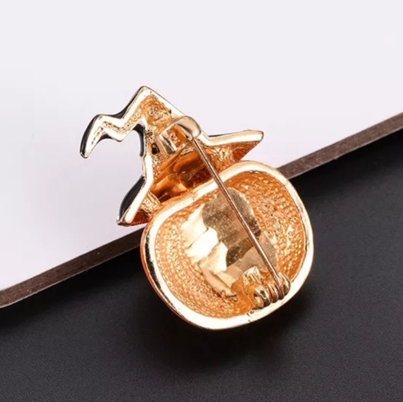 Gold plated red and white crystal Jack o lantern witch necklace/brooch - Picture 4 of 16